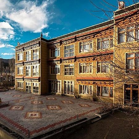 Hotel Alpine Ladakh เลห์ ภายนอก รูปภาพ