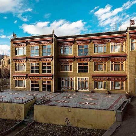 Hotel Alpine Ladakh เลห์ ภายนอก รูปภาพ