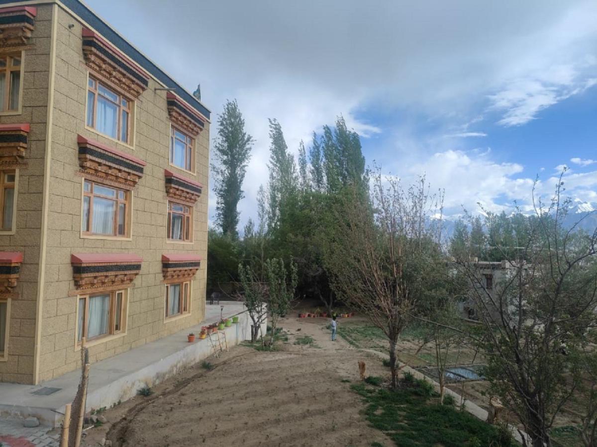 Hotel Alpine Ladakh เลห์ ภายนอก รูปภาพ