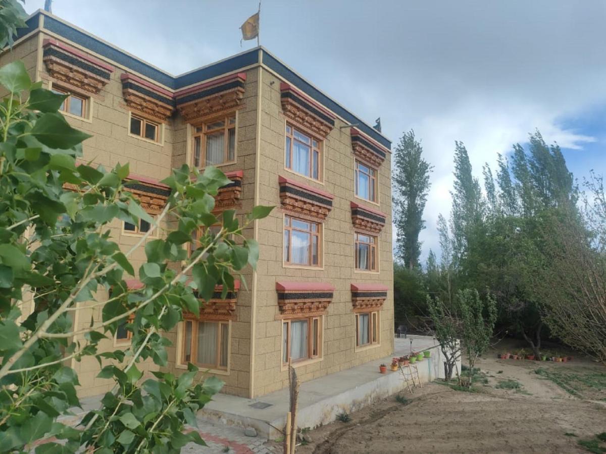 Hotel Alpine Ladakh เลห์ ภายนอก รูปภาพ