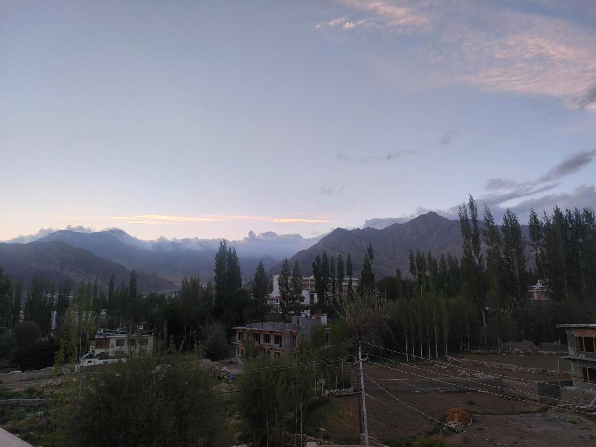 Hotel Alpine Ladakh เลห์ ภายนอก รูปภาพ